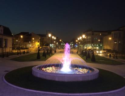 Fontaine circulaire mairie d'athis mons de nuit vue 2