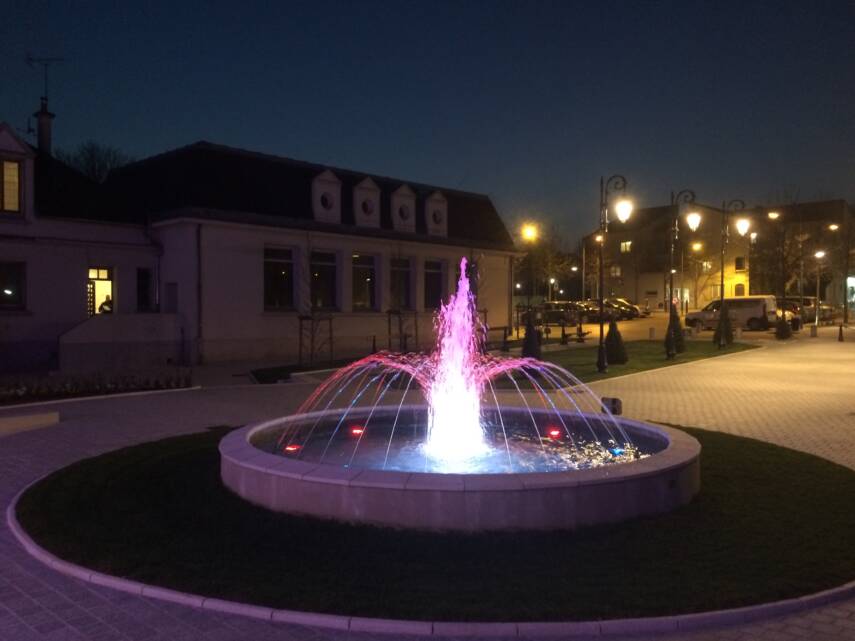 Fontaine circulaire mairie d'athis mons de nuit