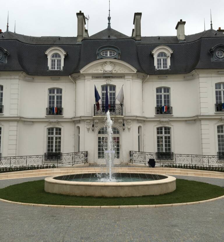 Fontaine circulaire mairie d'athis mons