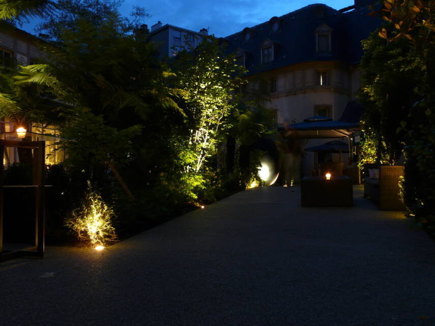 hôtel renaissance éclairage des allées du jardin
