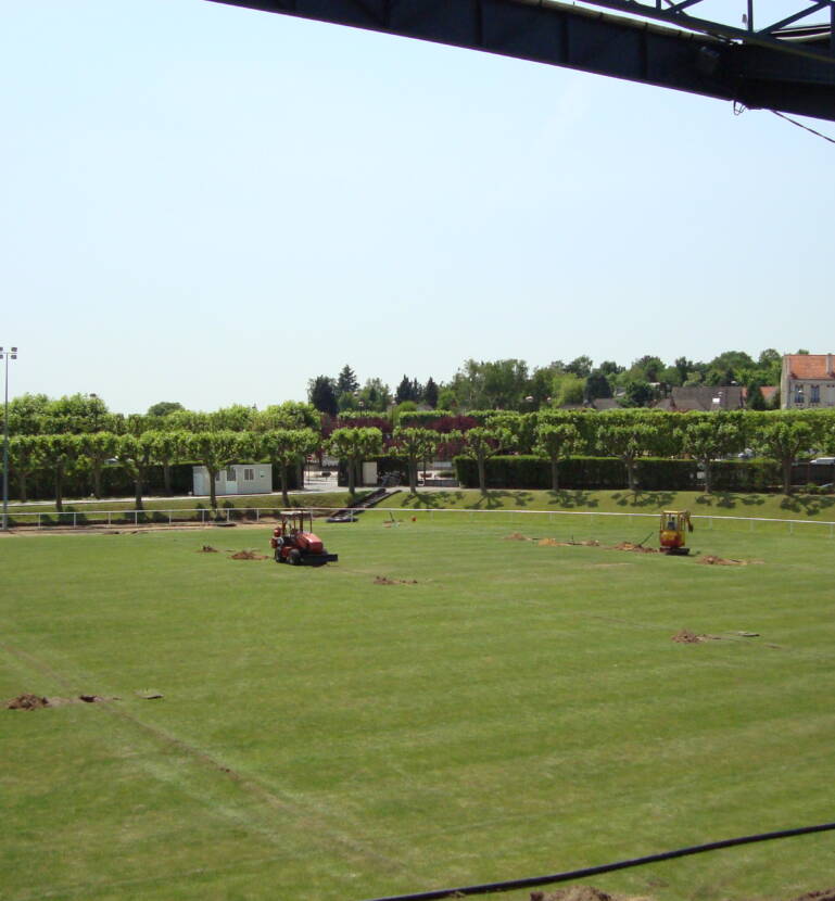 arrosage d'un terrain de foot - Monthléry - photo sous-solage