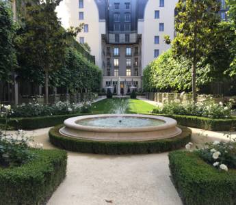 photo d'une fontaine de l'hôtel ritz